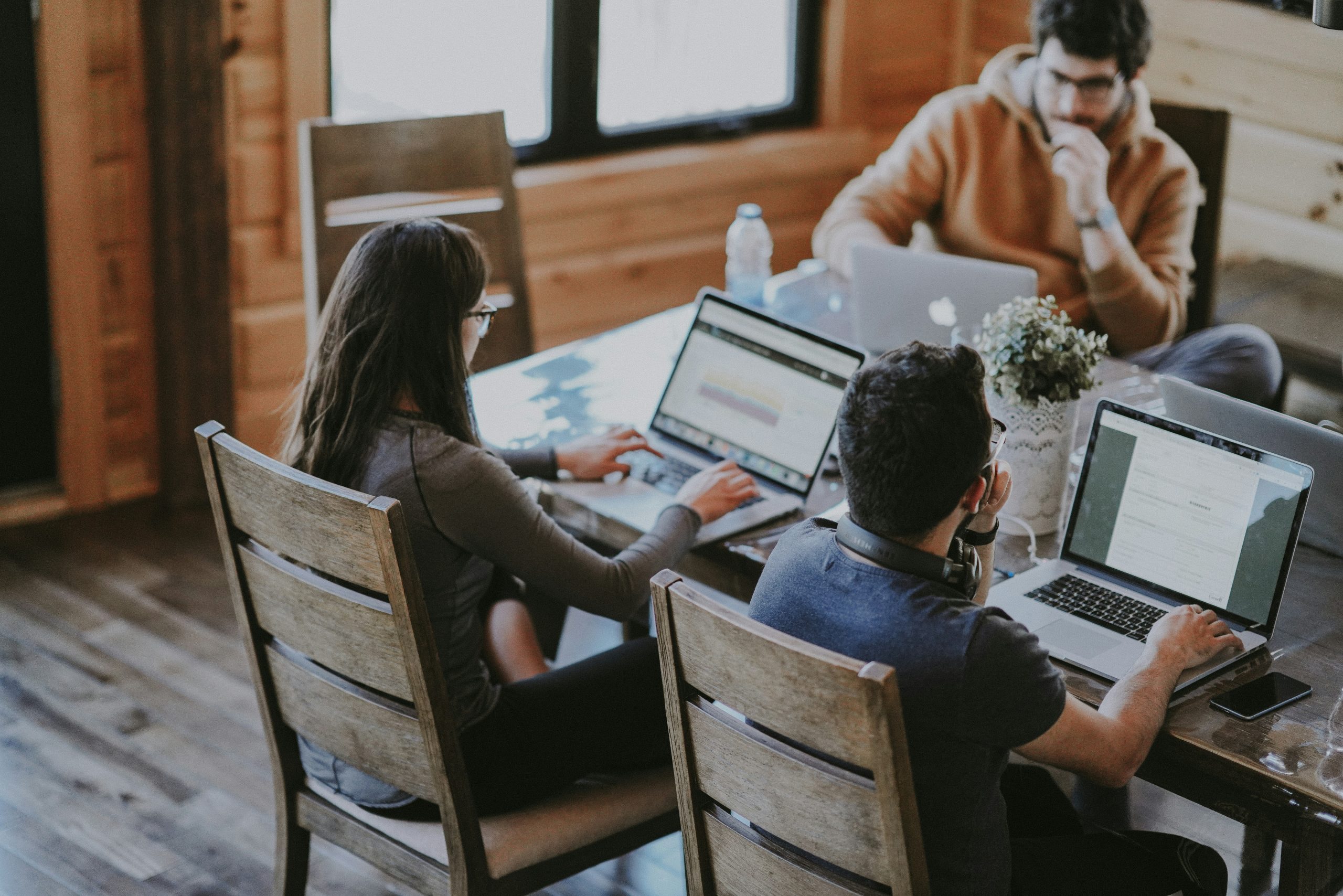 Team collaborating on AI-driven personalization strategies using data dashboards